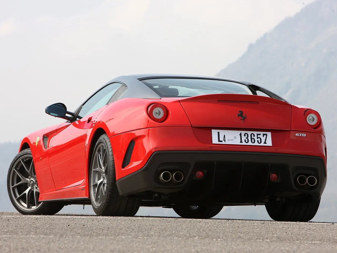 Ferrari 599 GTO (2011) – zadní tříčtvrteční pohled