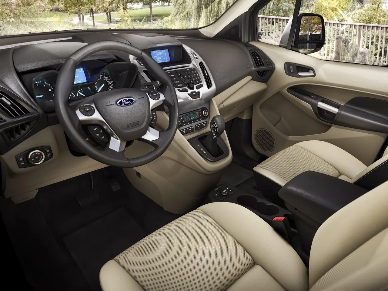 Ford Transit Connect Wagon (2014) – interiér