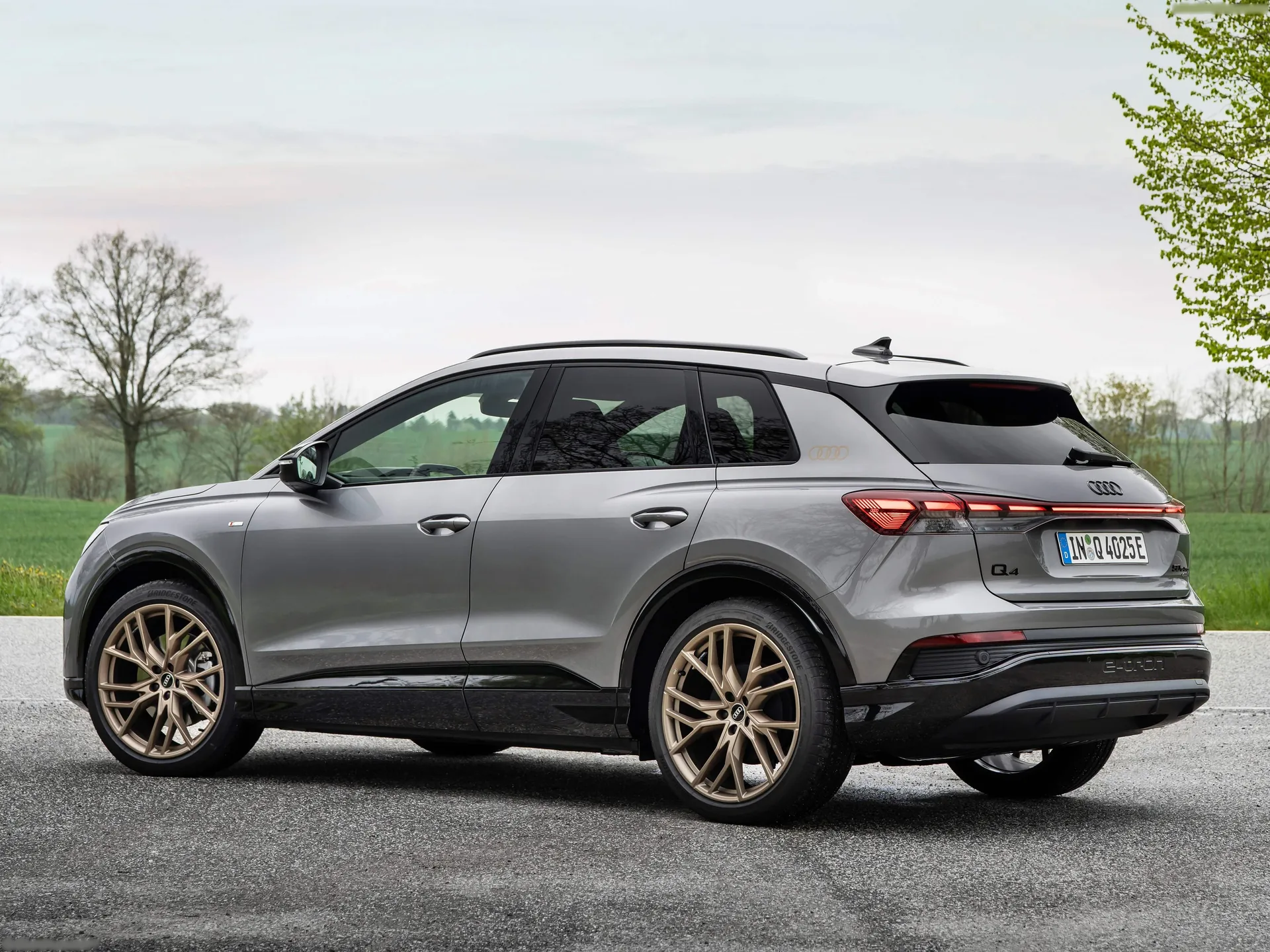 Audi Q4 e-tron (2022) – zadní tříčtvrteční pohled