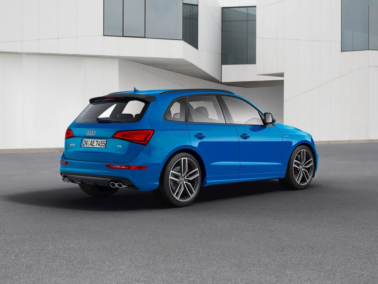 Audi SQ5 TDI plus (2016) – zadní tříčtvrteční pohled