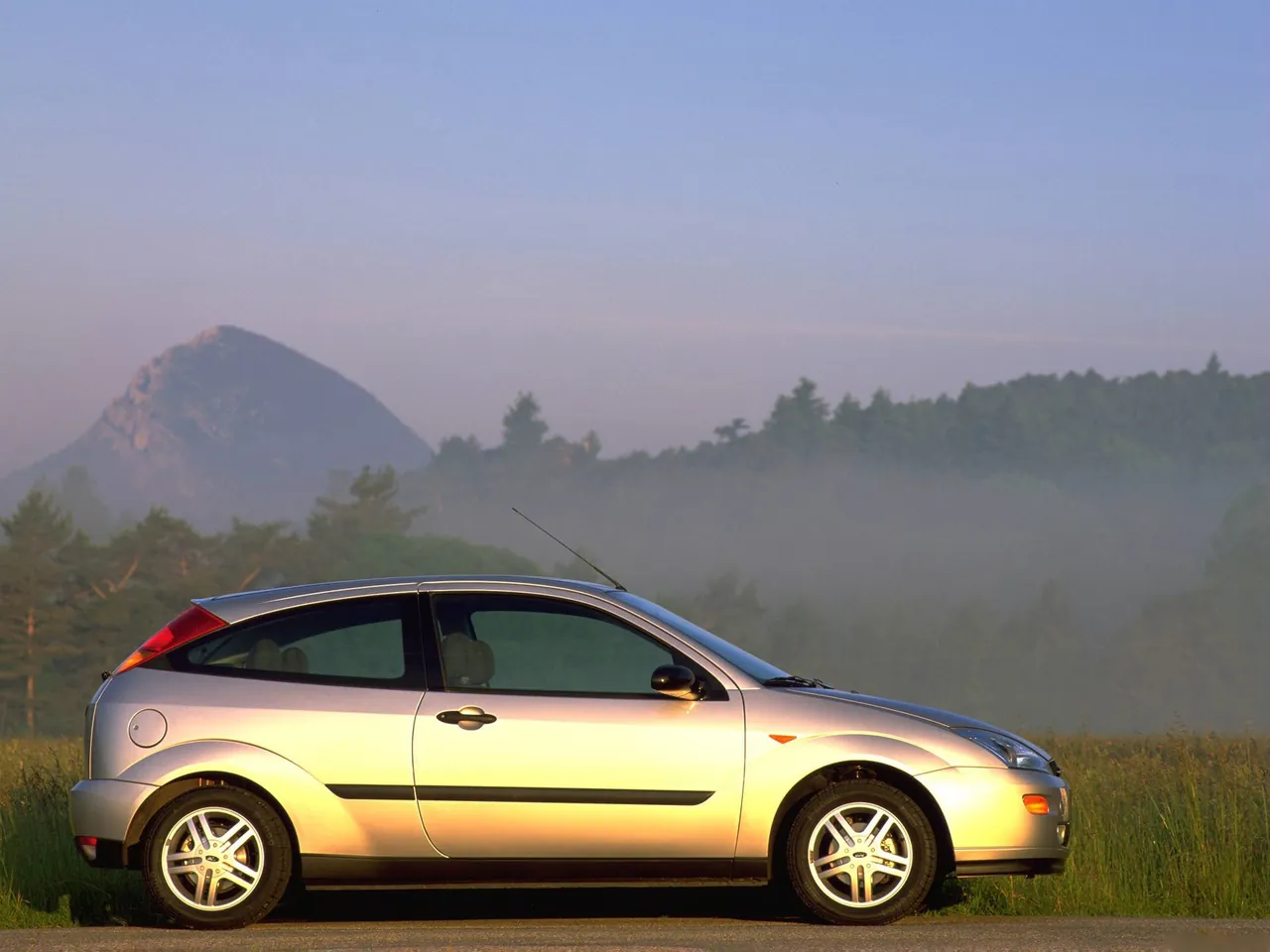 Ford Focus (1998) – boční profil