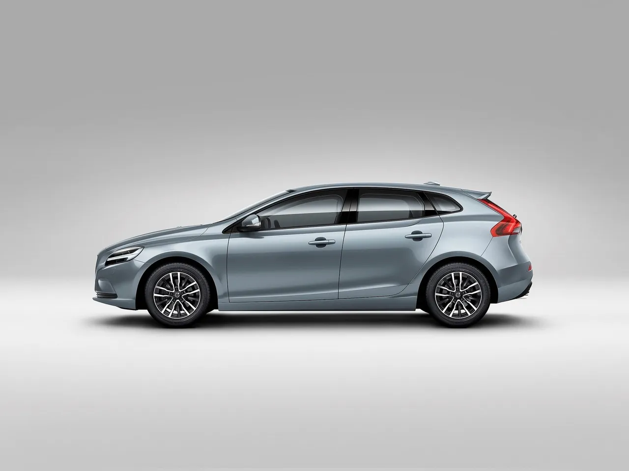 Volvo V40 (2017) – boční profil