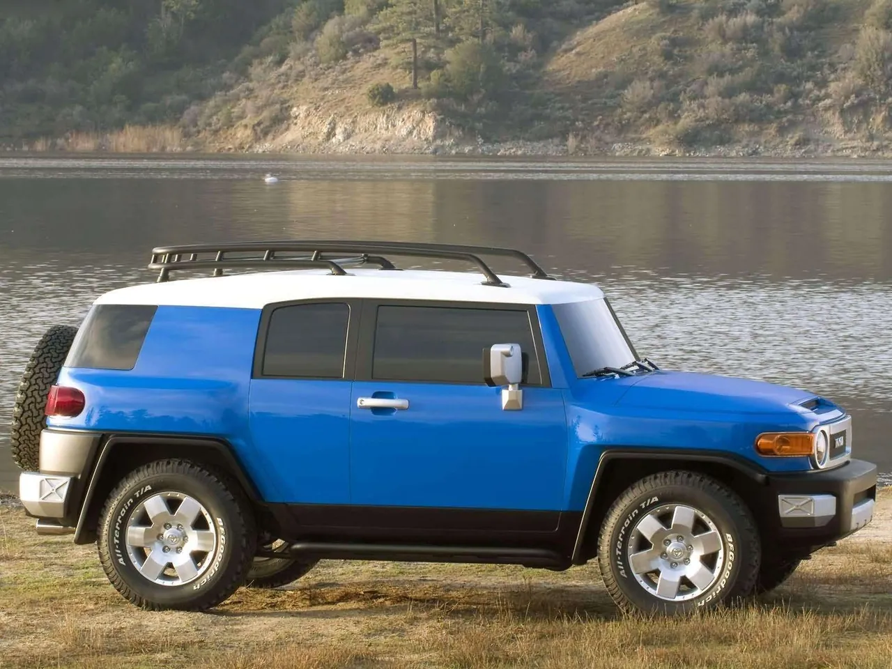 Toyota FJ Cruiser (2007) - Side Profile