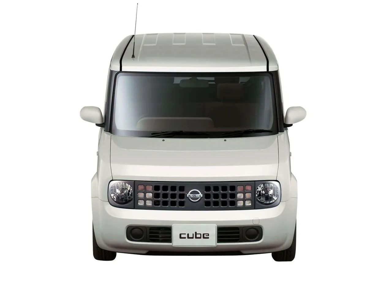Nissan Cube (2003) - Front