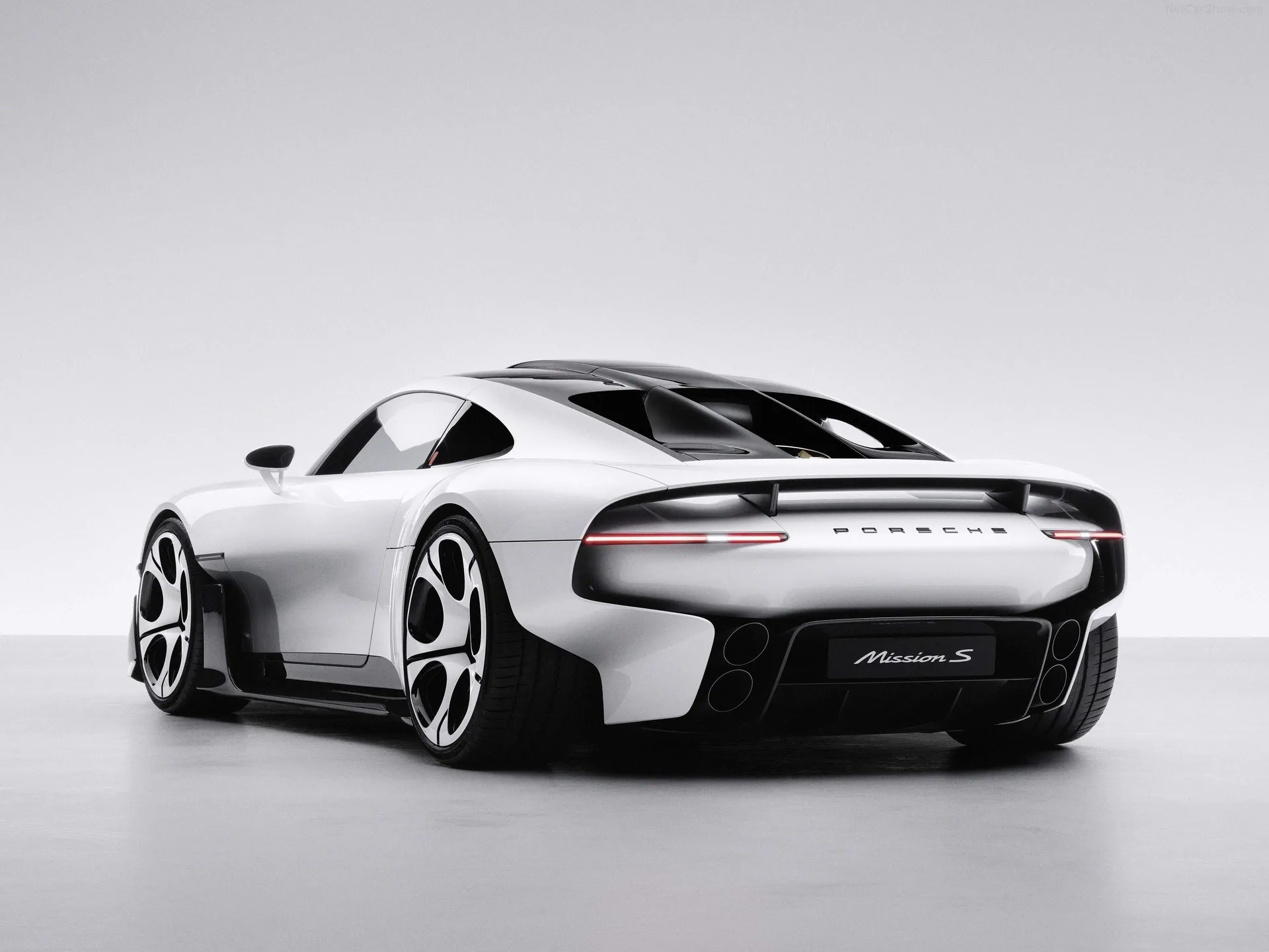 Porsche Mission S Concept (2026) – zadní tříčtvrteční pohled
