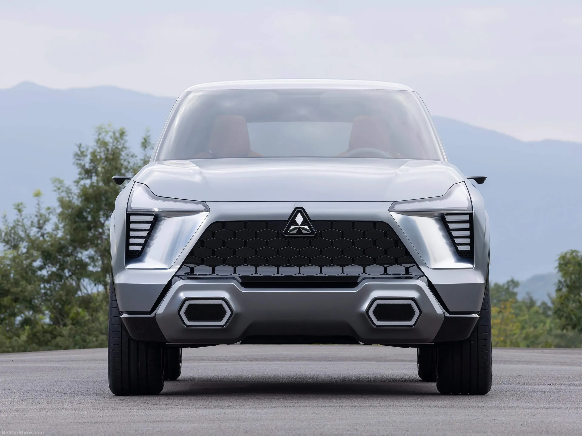 Mitsubishi XFC Concept (2022) – zepředu
