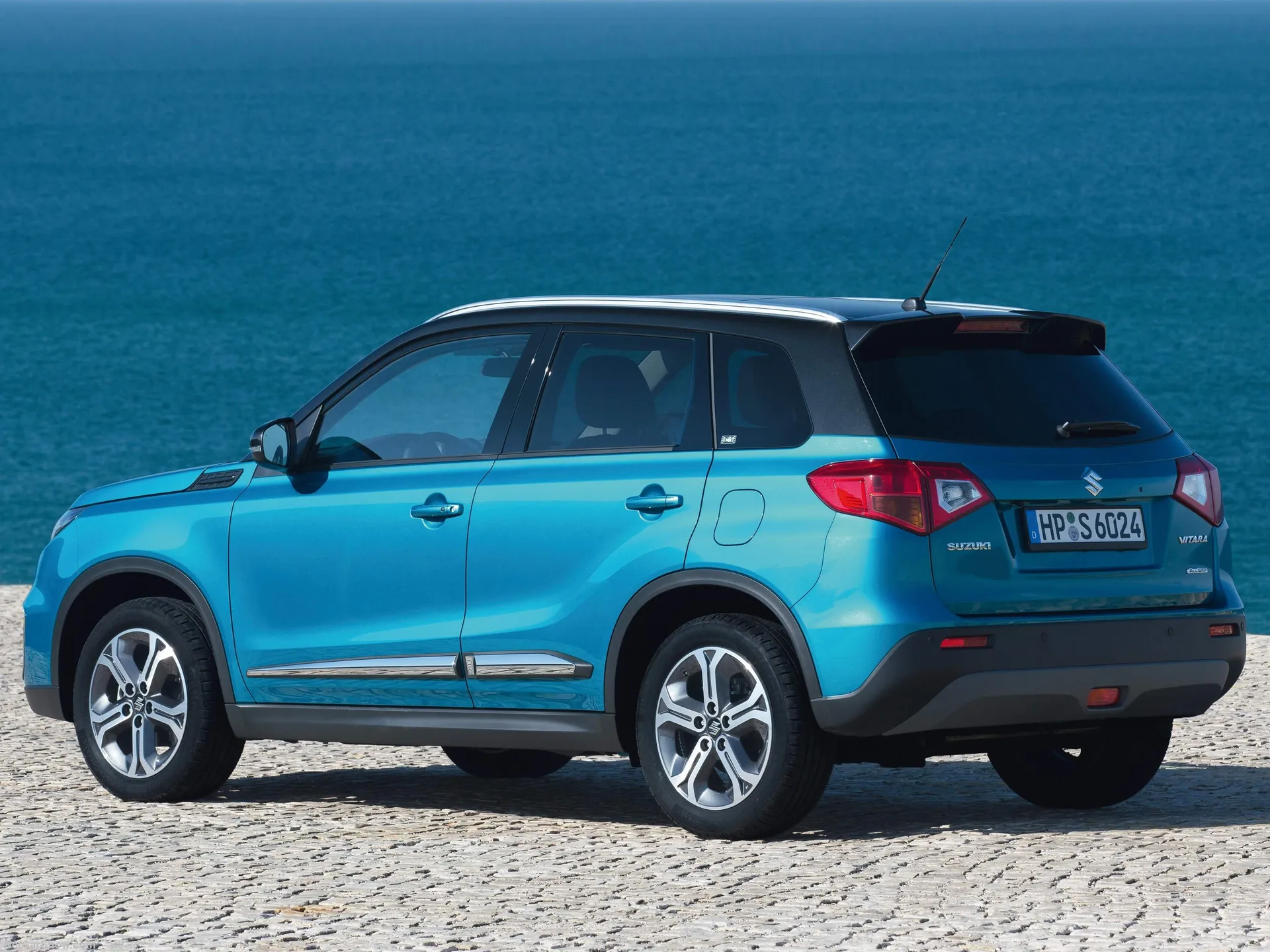 Suzuki Vitara (2015) – zadní tříčtvrteční pohled