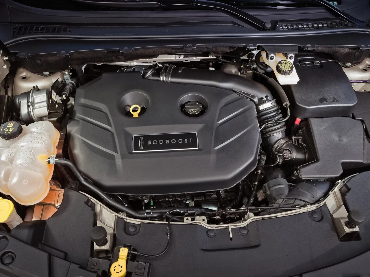 Lincoln MKC (2015) – motorový prostor