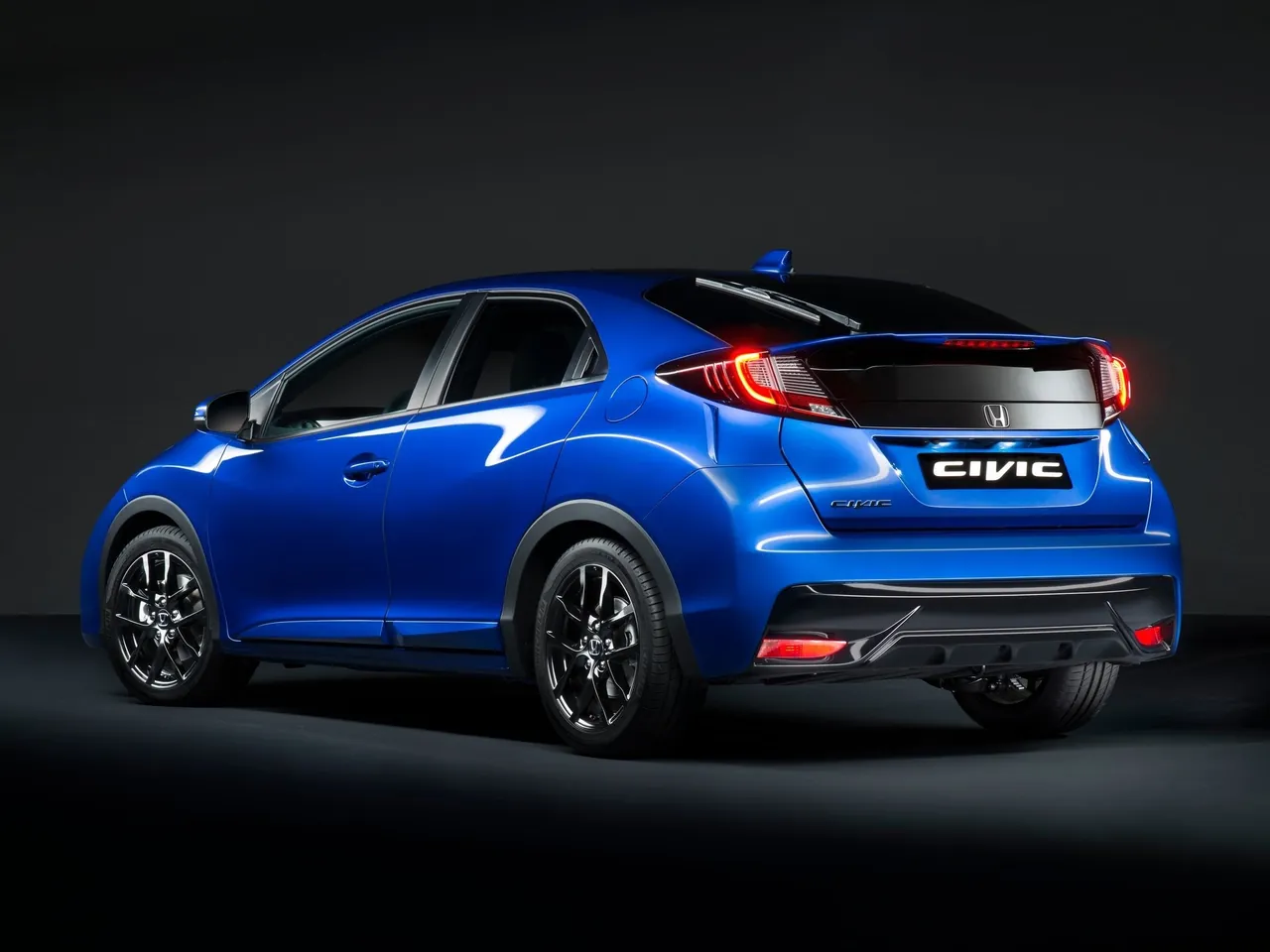 Honda Civic Sport (2015) - Rear Three-Quarter