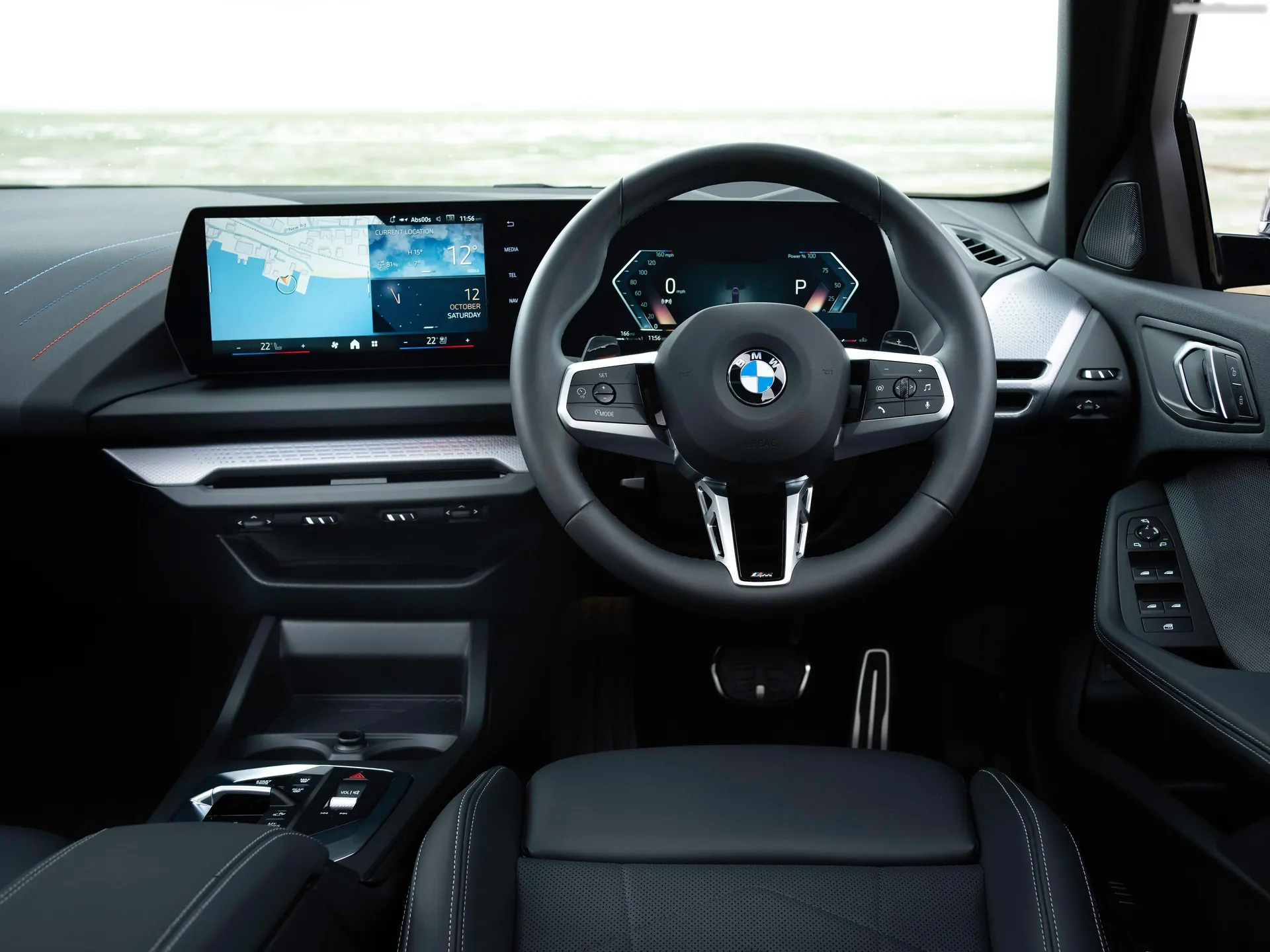 BMW 120 [UK] (2025) – interiér