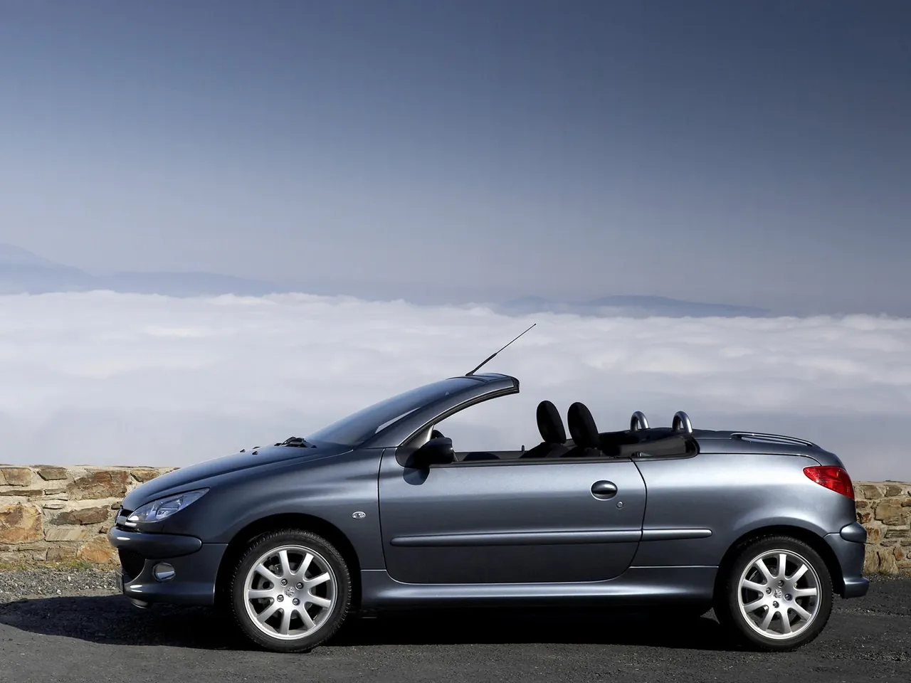 Peugeot 206 CC (2005) – boční profil
