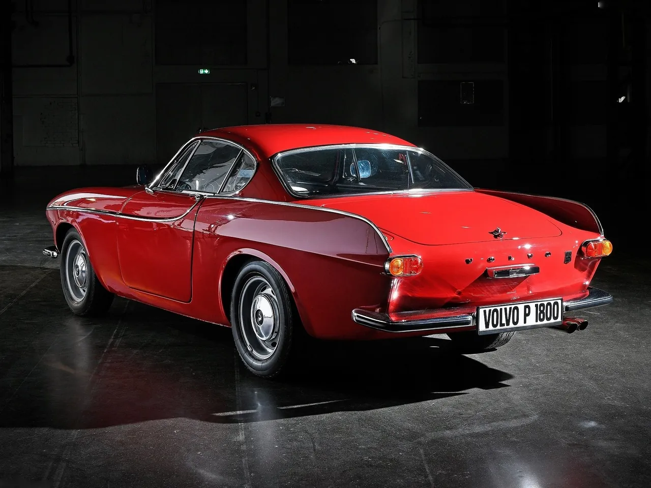Volvo P1800 (1966) – zadní tříčtvrteční pohled