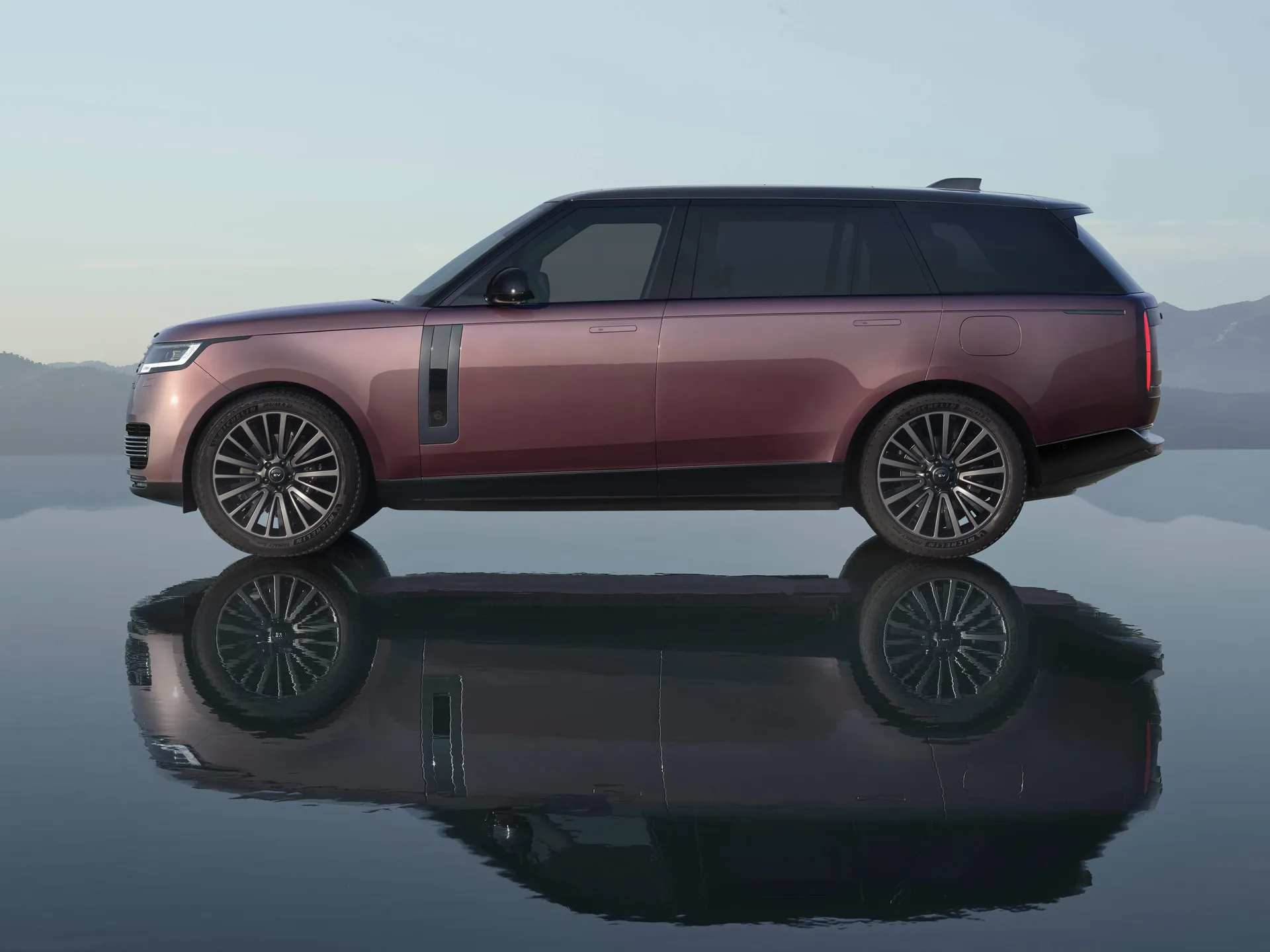 Land Rover Range Rover Electric (2027) – boční profil