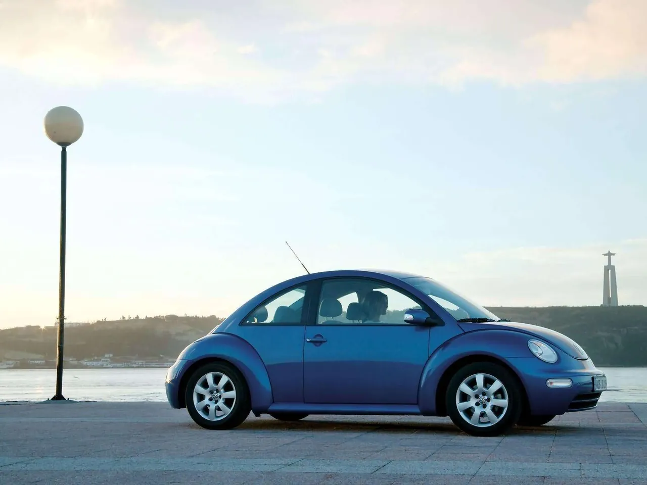Volkswagen New Beetle Sport Edition (2003) - Side Profile