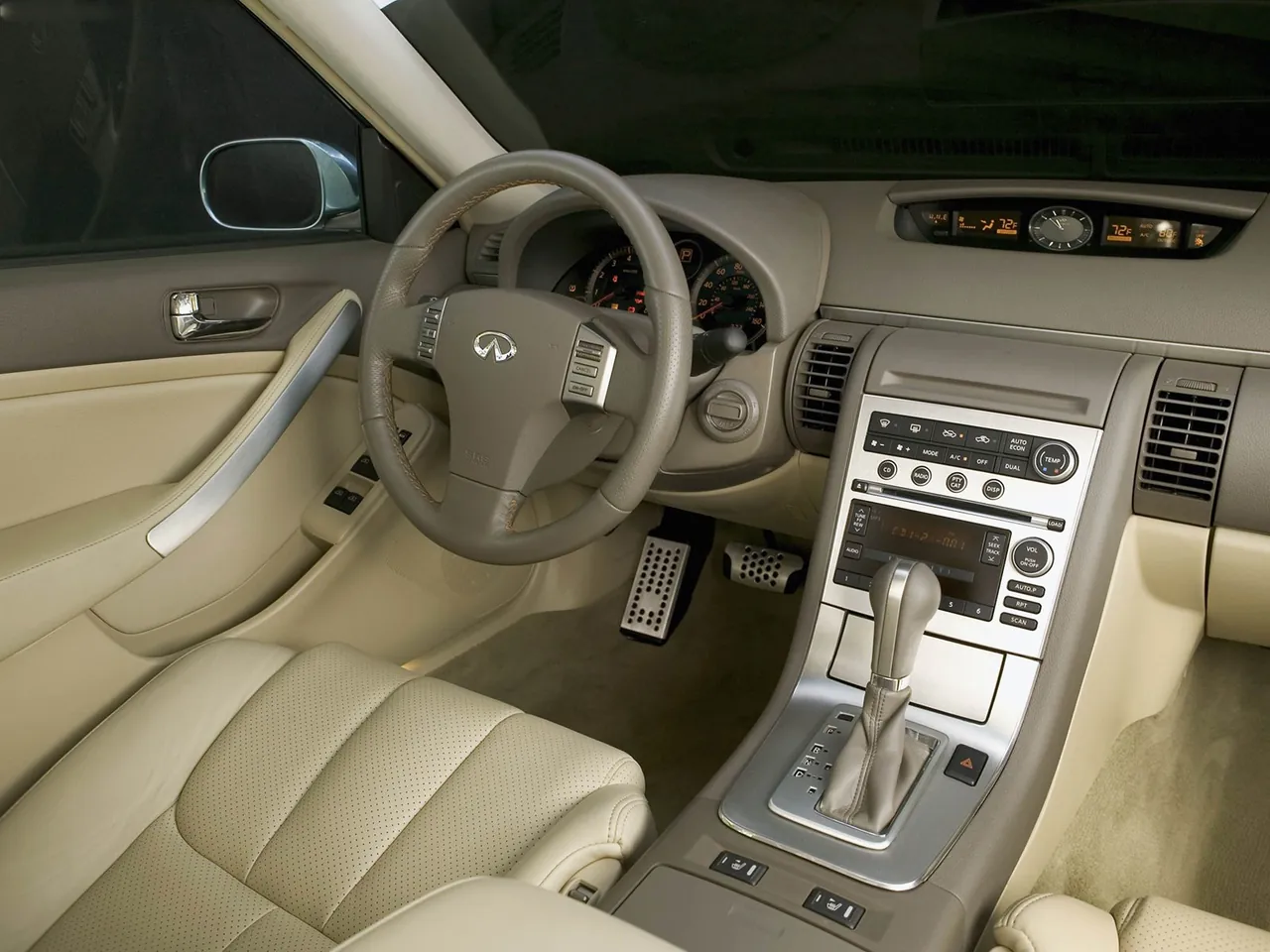 Infiniti G35 Sport Coupe (2005) – interiér