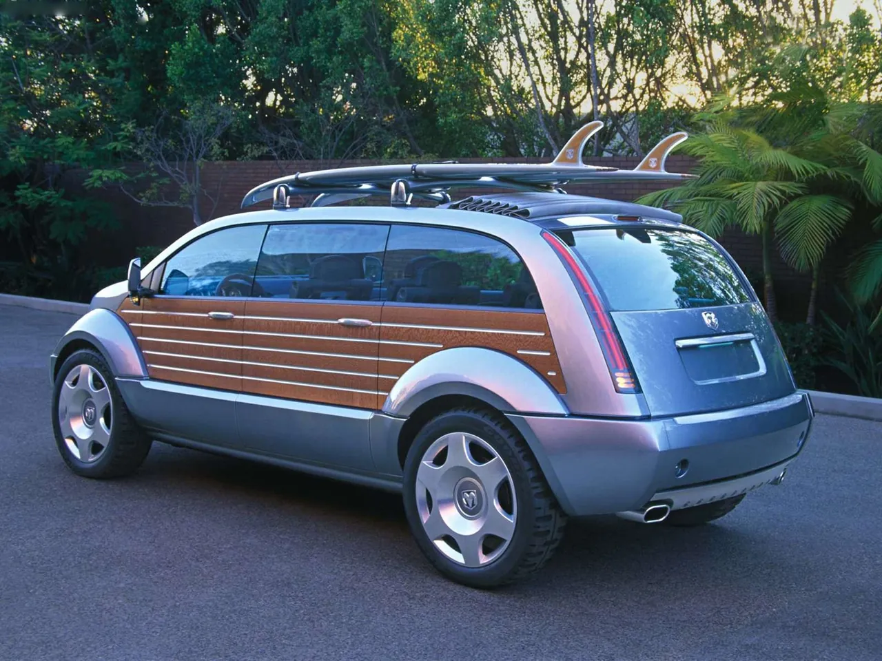 Dodge Kahuna Concept (2003) – zadní tříčtvrteční pohled