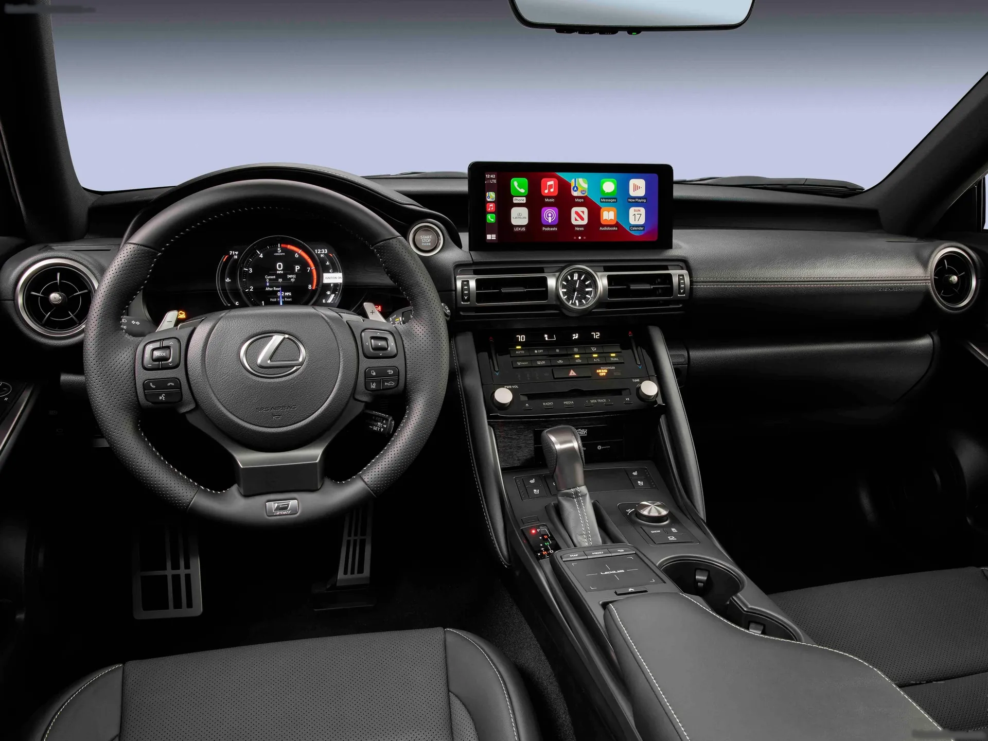 Lexus IS 500 F Sport Performance (2022) – interiér