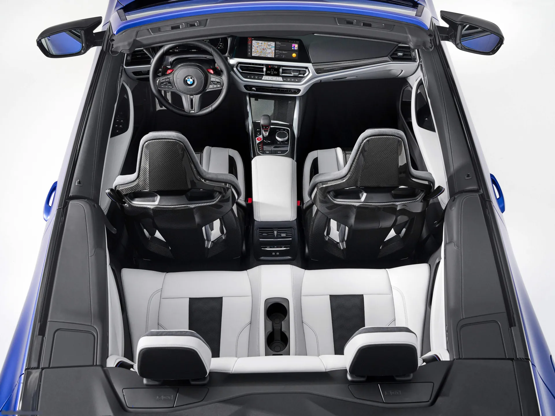 BMW M4 Competition Convertible M xDrive (2022) – interiér