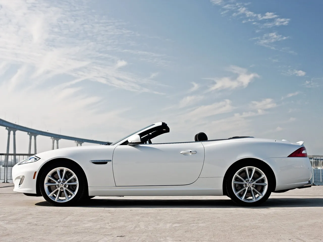 Jaguar XKR Convertible (2012) – boční profil