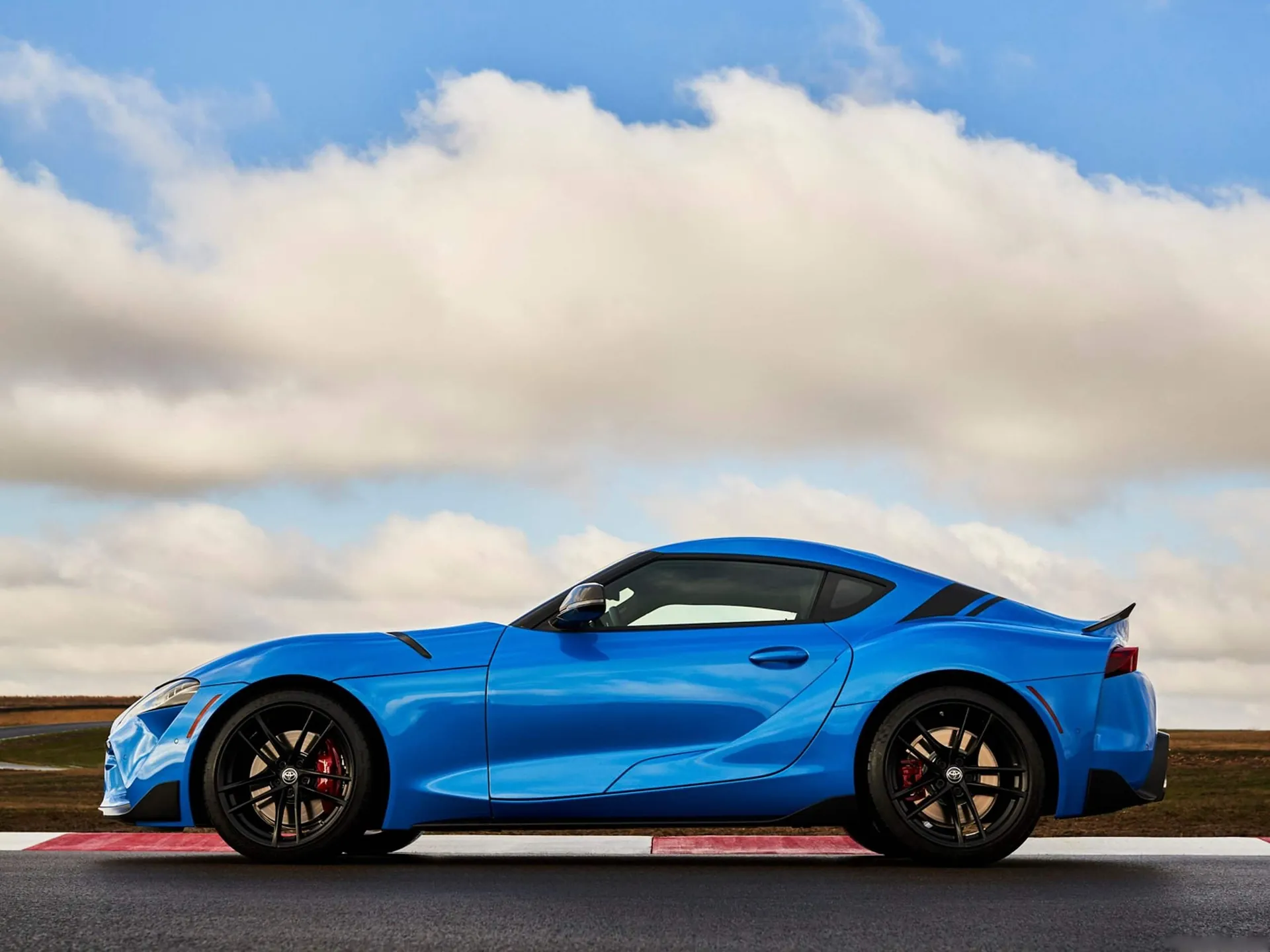 Toyota Supra [US] (2021) – boční profil