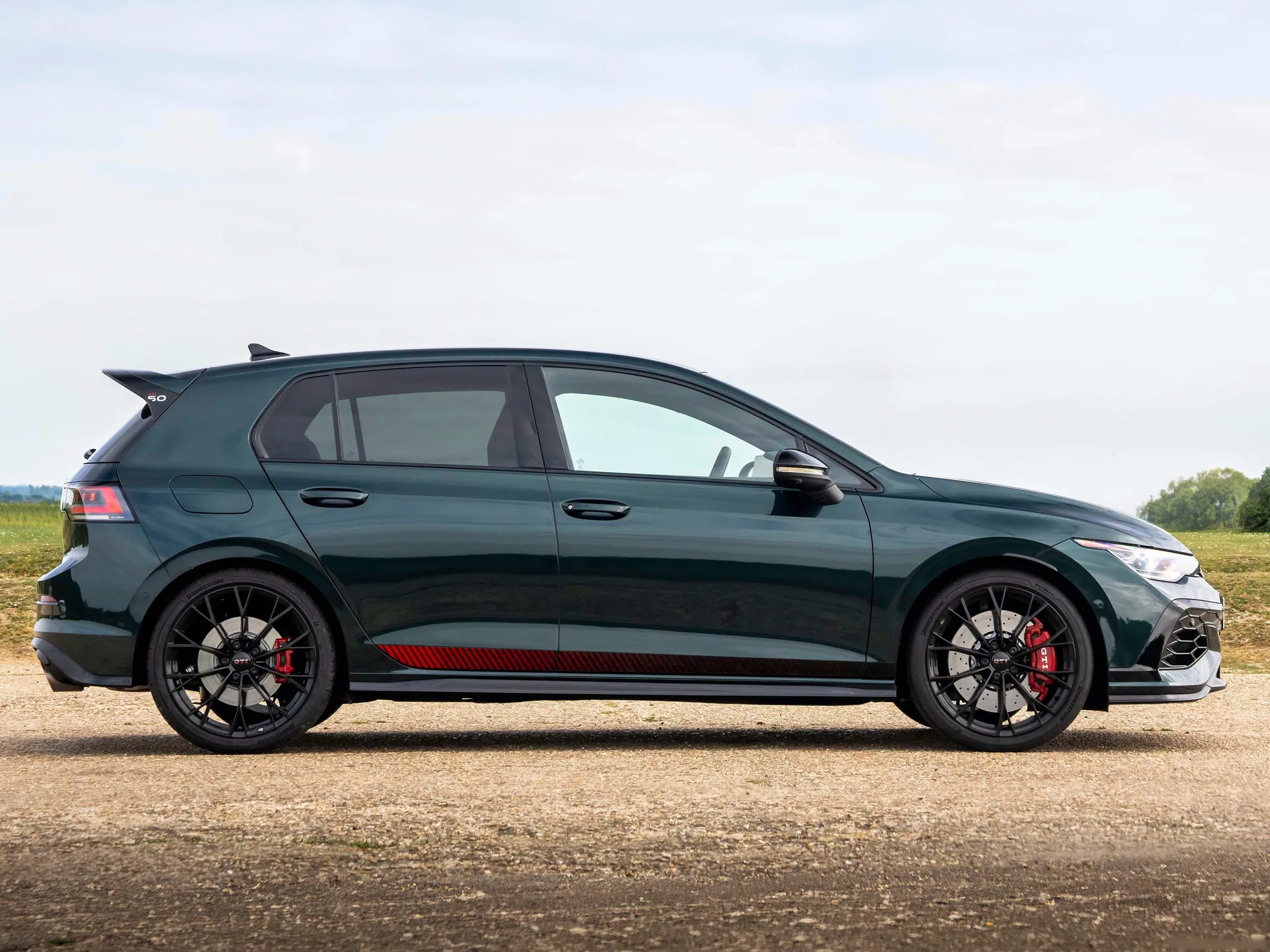 Volkswagen Golf GTI Edition 50 [UK] (2026) – boční profil