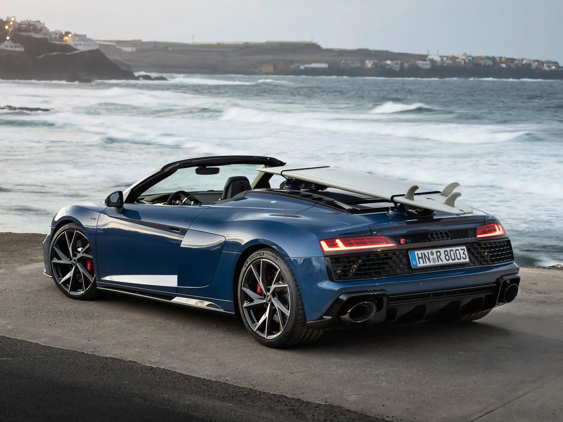 Audi R8 V10 performance RWD Spyder (2022) – zadní tříčtvrteční pohled