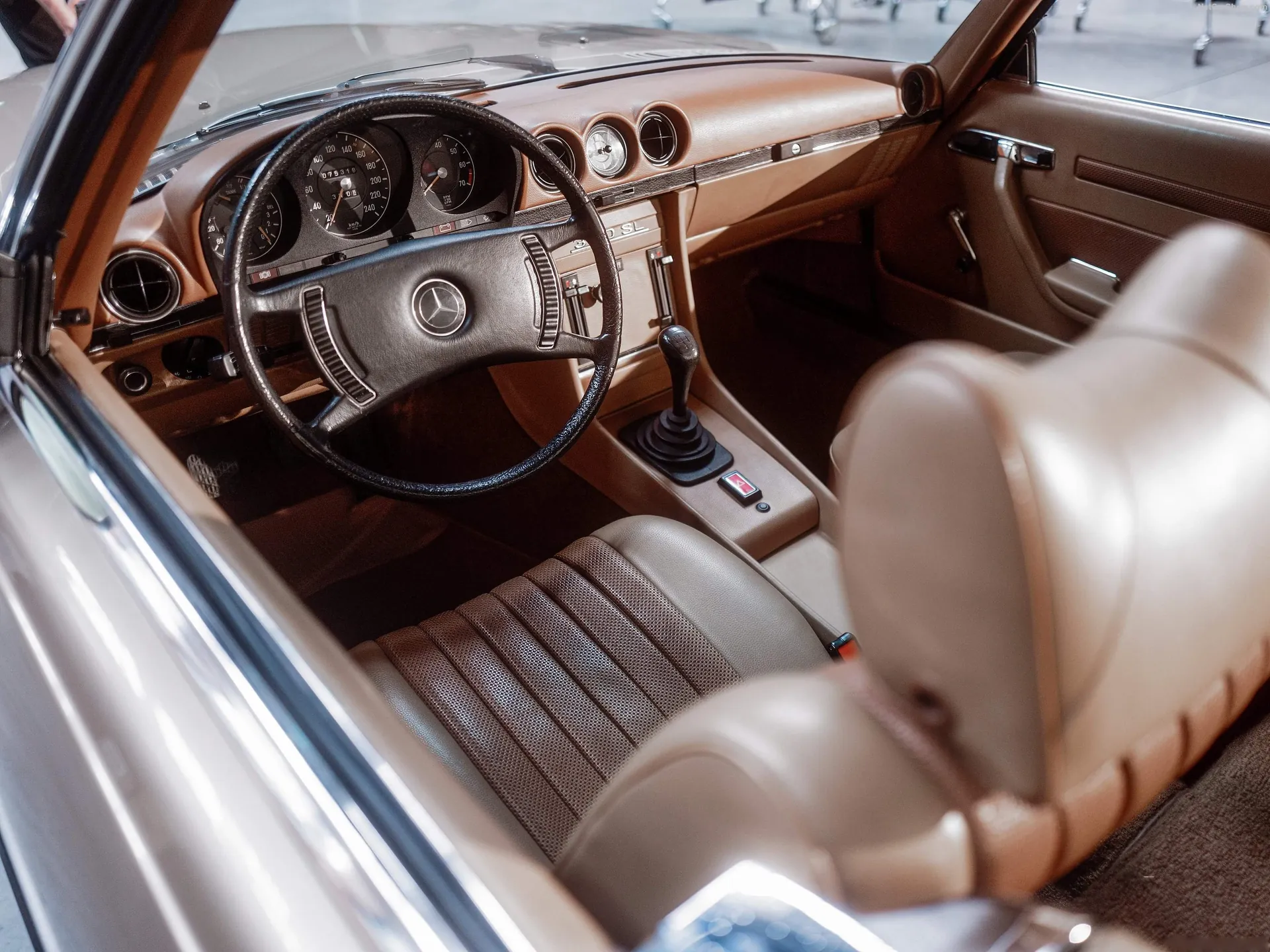 Mercedes-Benz 350 SL (1971) - Interior