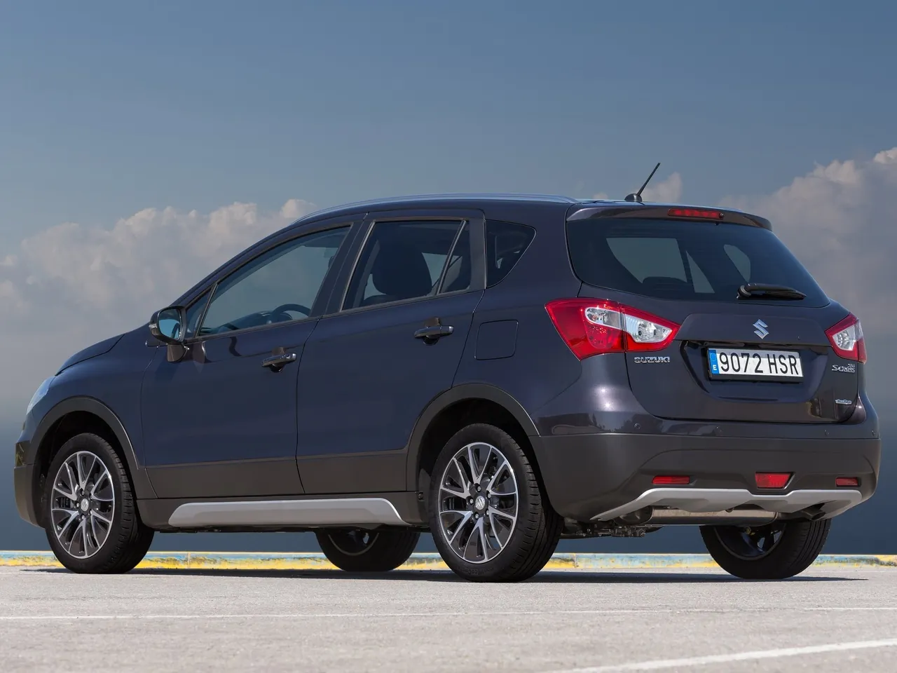 Suzuki SX4 (2014) – zadní tříčtvrteční pohled