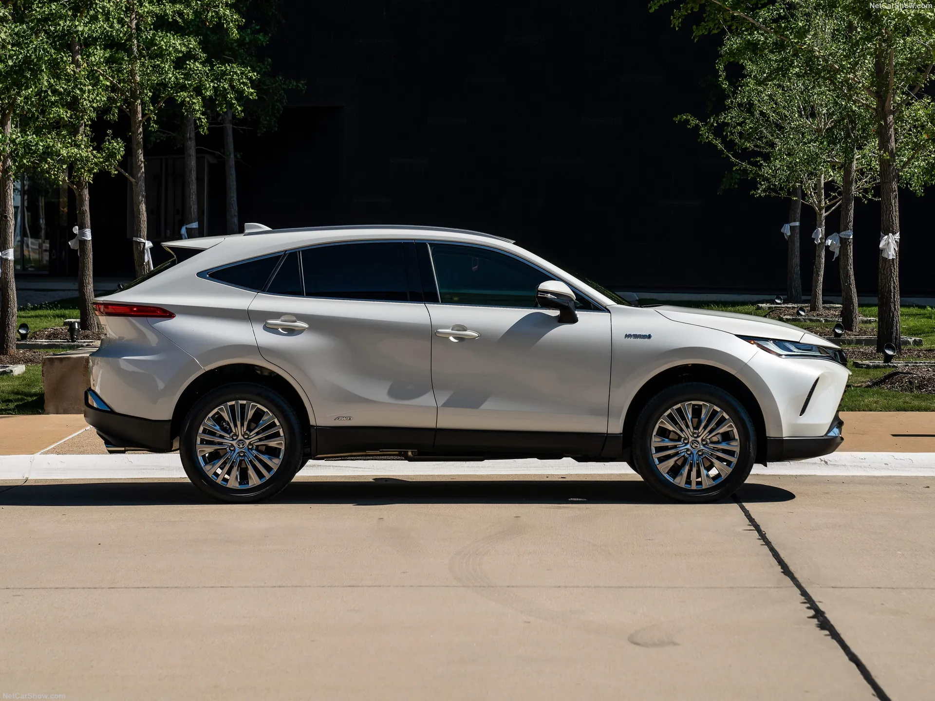 Toyota Venza (2021) – boční profil