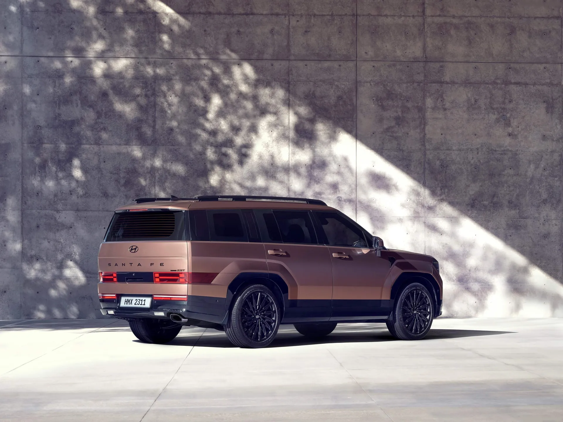 Hyundai Santa Fe (2024) – zadní tříčtvrteční pohled