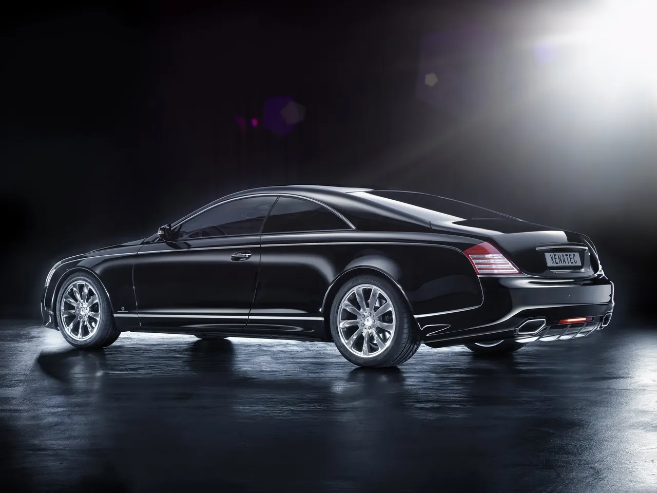 Maybach Xenatec Coupe (2010) – zadní tříčtvrteční pohled