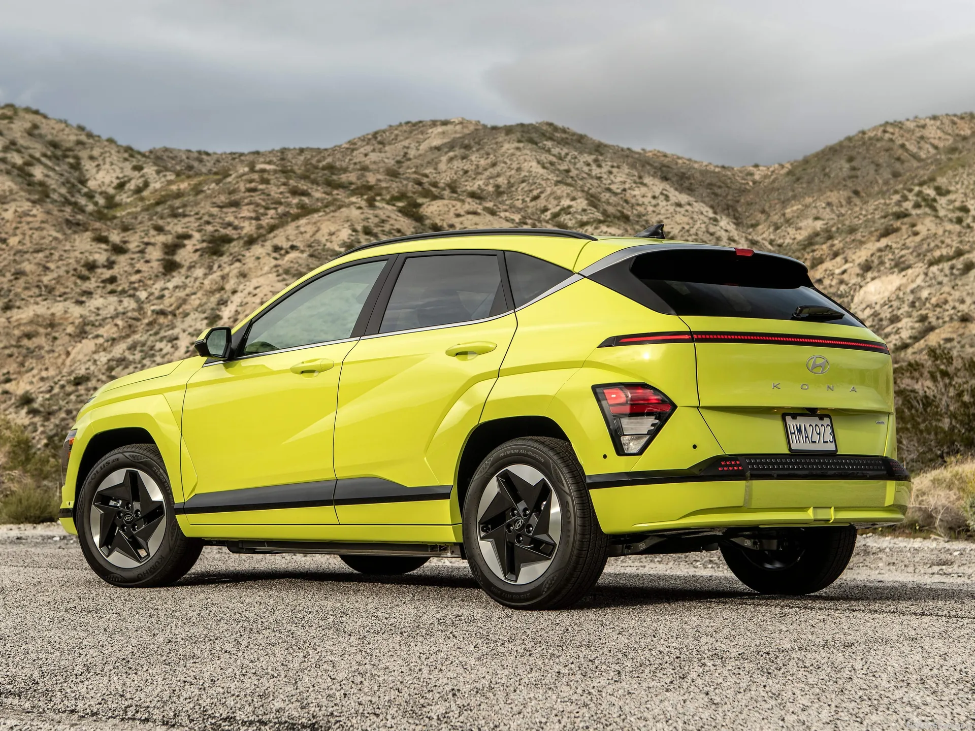 Hyundai Kona Electric (2024) – zadní tříčtvrteční pohled