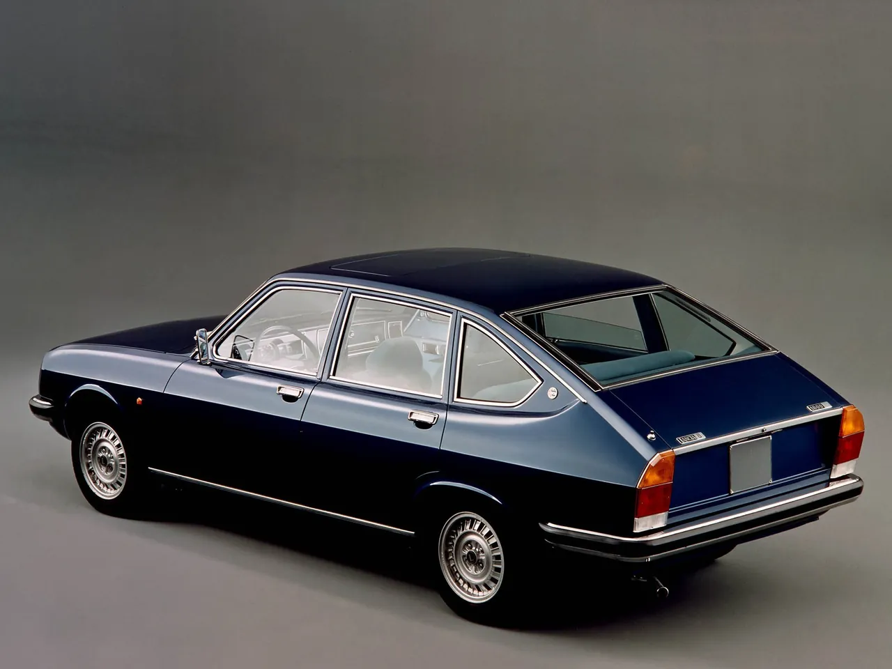 Lancia Beta (1975) – zadní tříčtvrteční pohled