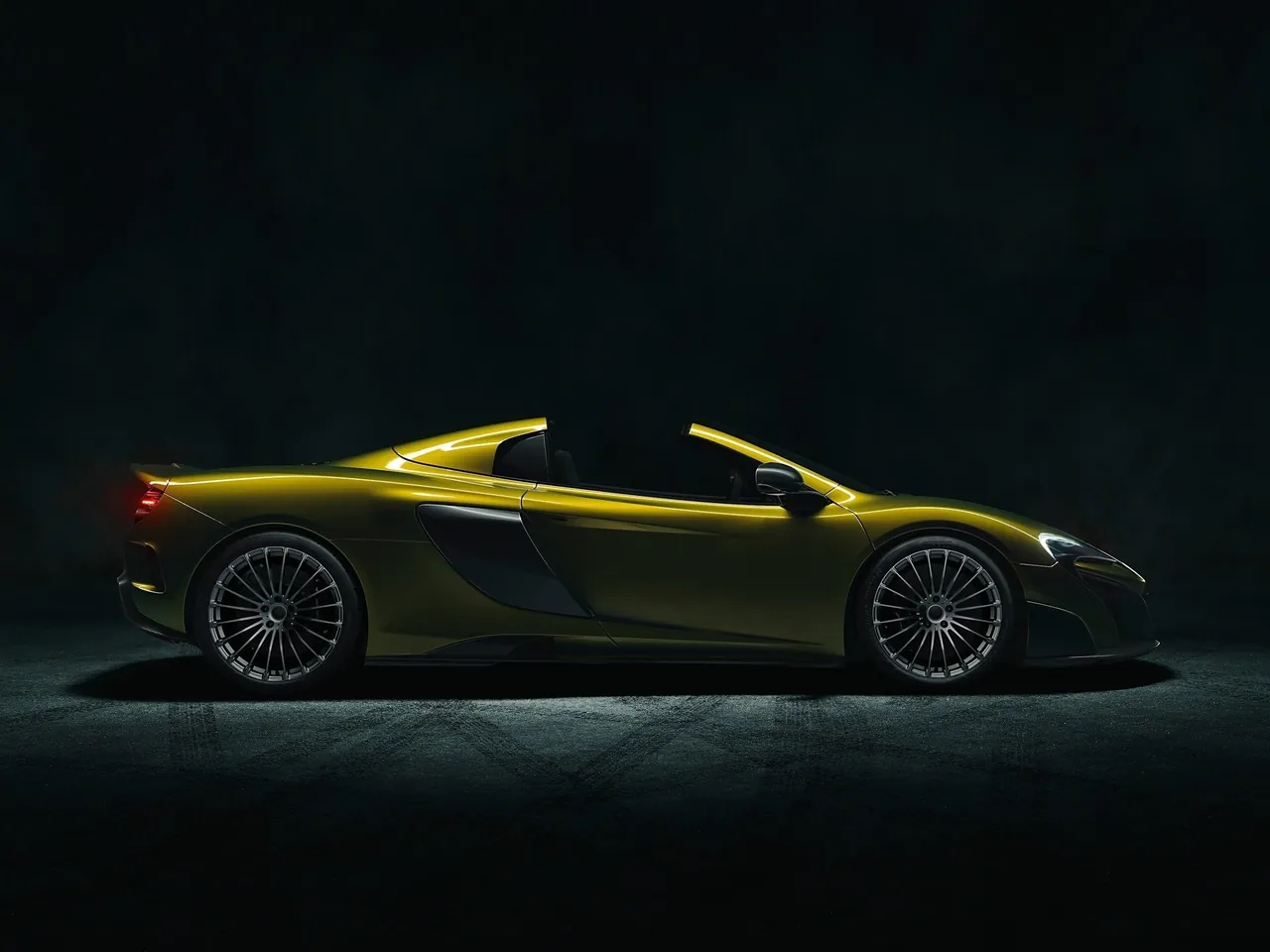 McLaren 675LT Spider (2017) – boční profil
