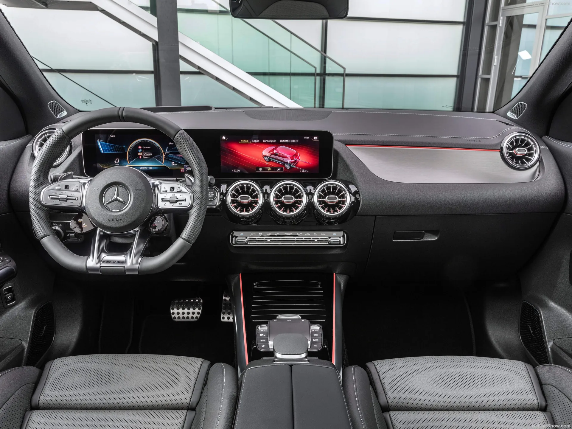 Mercedes-Benz GLA35 AMG (2021) – interiér