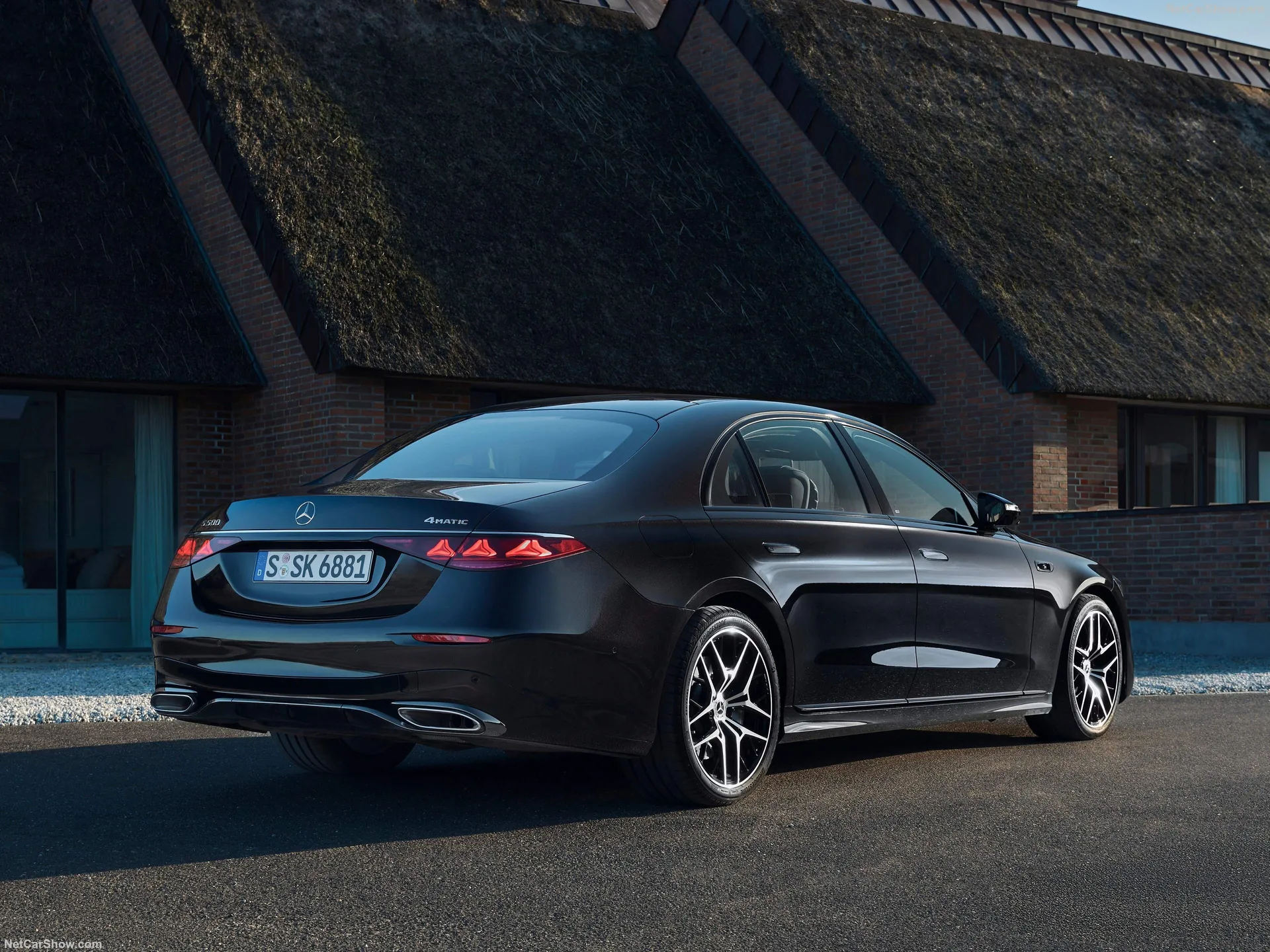Mercedes-Benz S-Class (2027) – zadní tříčtvrteční pohled