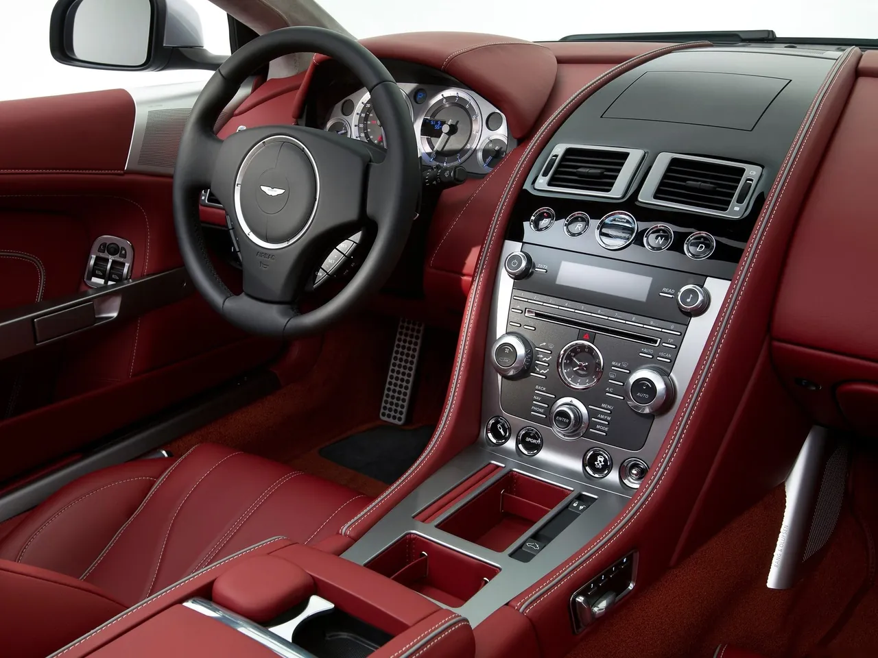 Aston Martin DB9 (2013) – interiér