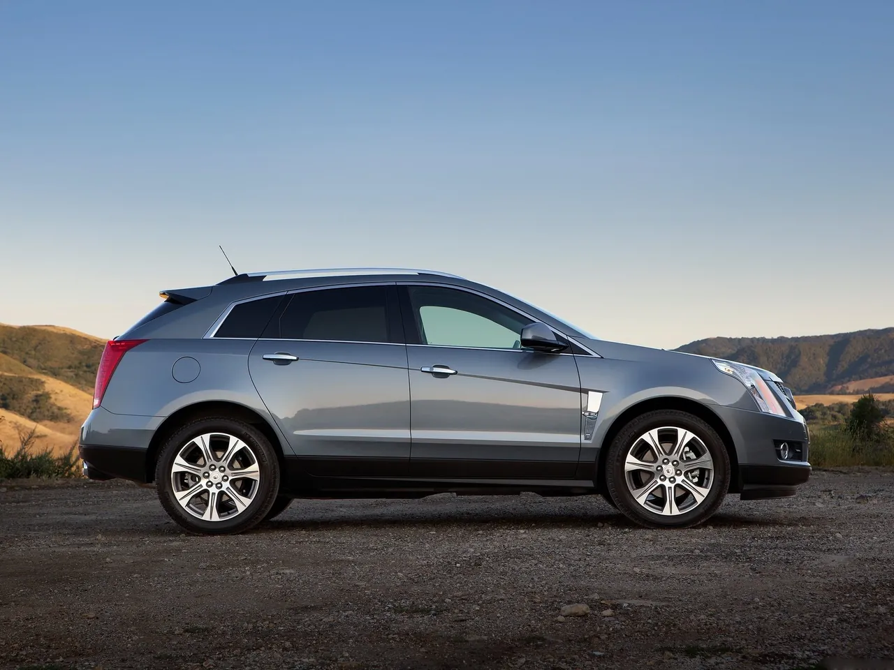 Cadillac SRX (2012) – boční profil