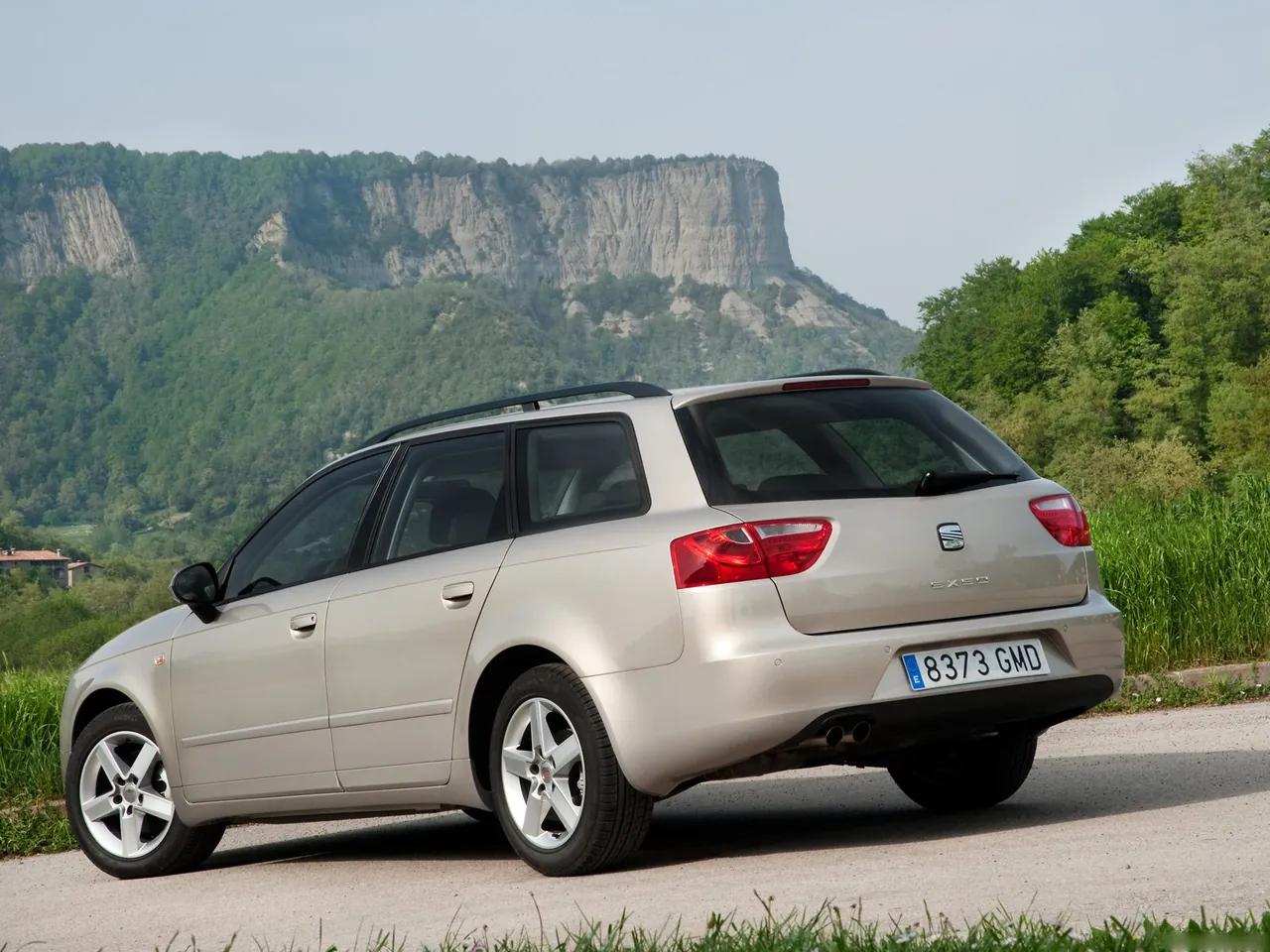 Seat Exeo ST (2010) – zadní tříčtvrteční pohled