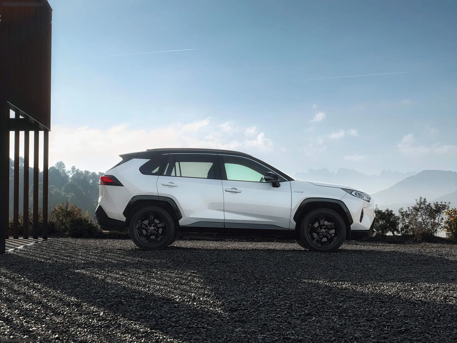 Toyota RAV4 Hybrid [EU] (2019) – boční profil
