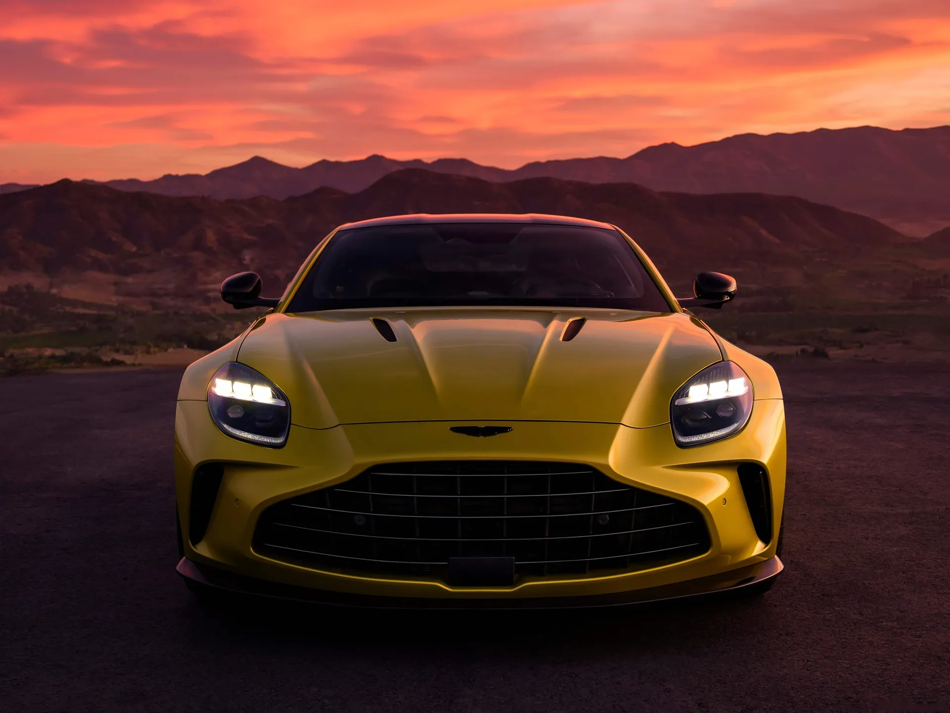 Aston Martin Vantage (2025) - Front