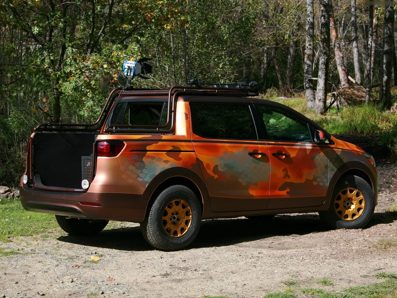 Kia Sedona Photo Safari Concept (2015) – zadní tříčtvrteční pohled