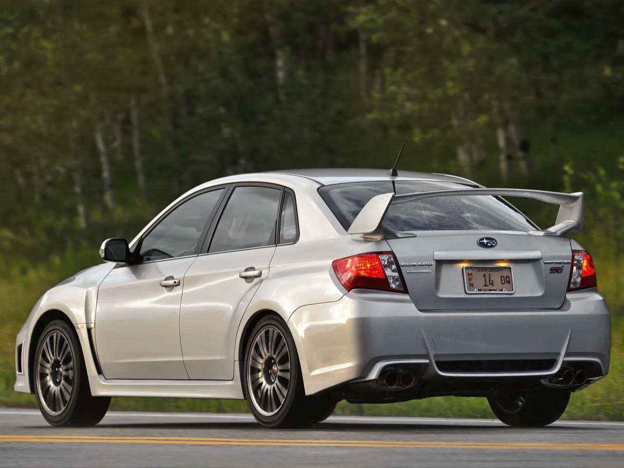Subaru Impreza WRX STI (2011) – zadní tříčtvrteční pohled