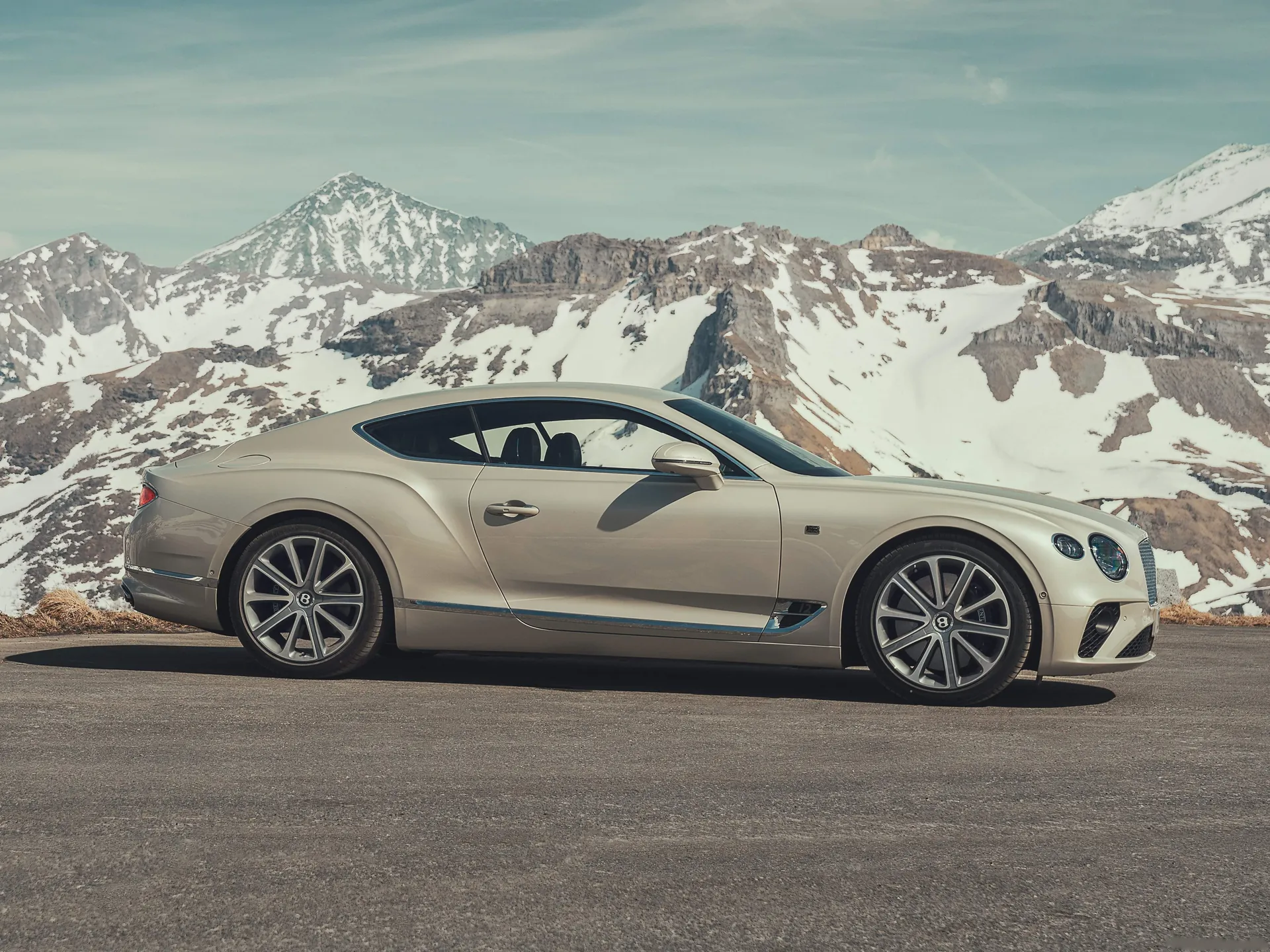Bentley Continental GT (2018) – boční profil