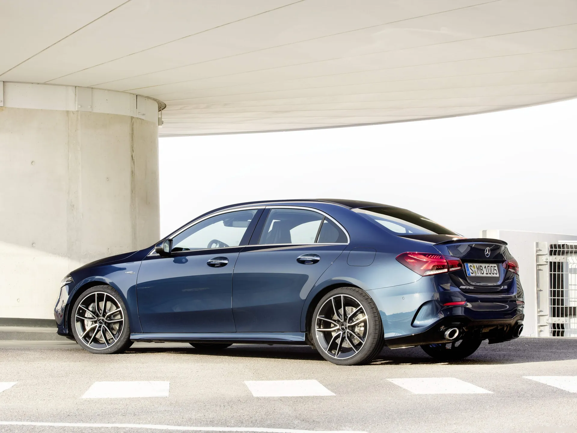 Mercedes-Benz A35 AMG 4Matic Sedan (2020) - Rear Three-Quarter