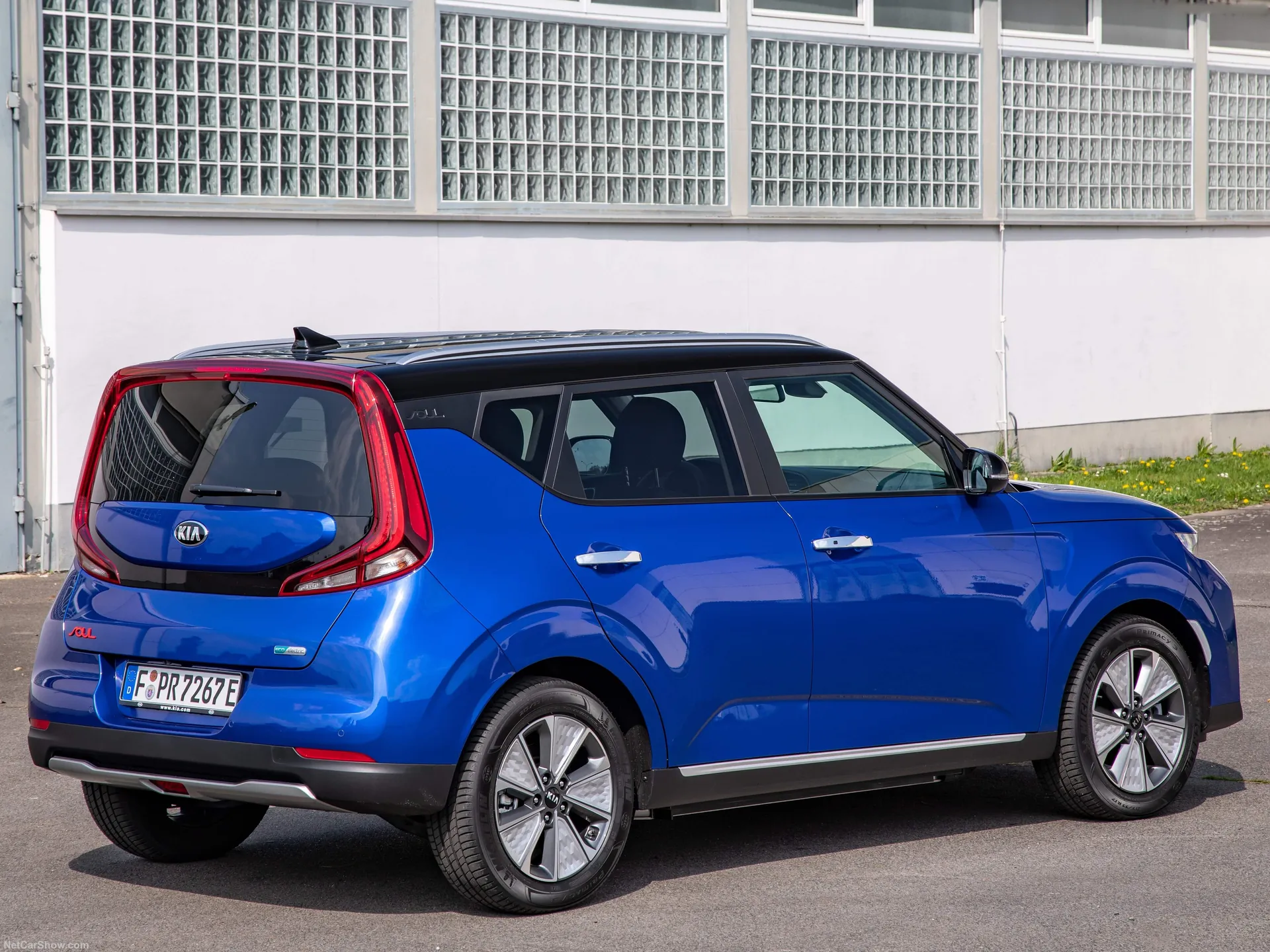 Kia e-Soul (2020) – zadní tříčtvrteční pohled