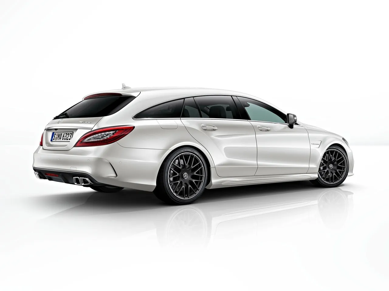 Mercedes-Benz CLS63 AMG Shooting Brake (2015) – zadní tříčtvrteční pohled
