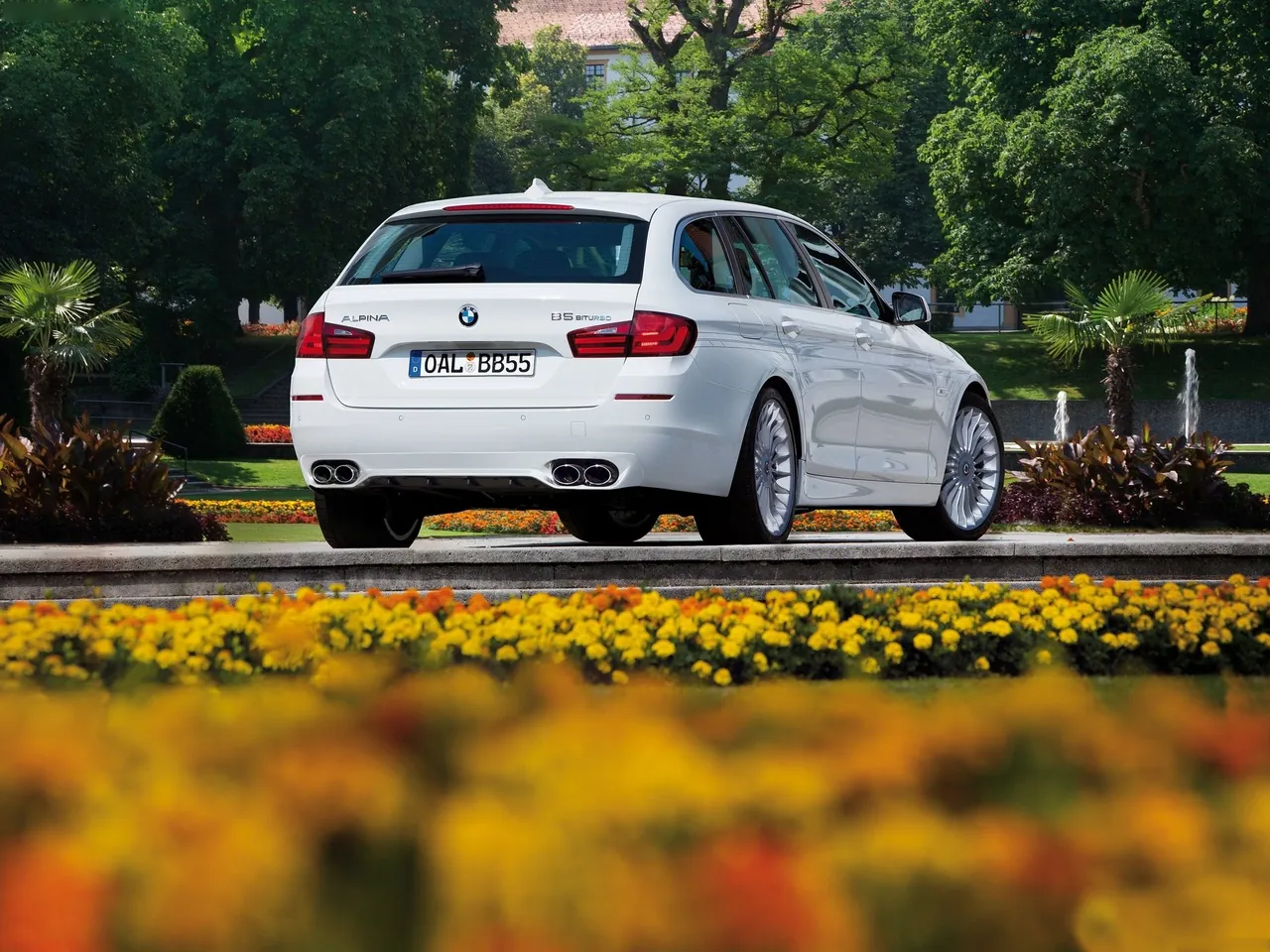 Alpina BMW B5 Bi-Turbo Touring (2011) – zadní tříčtvrteční pohled