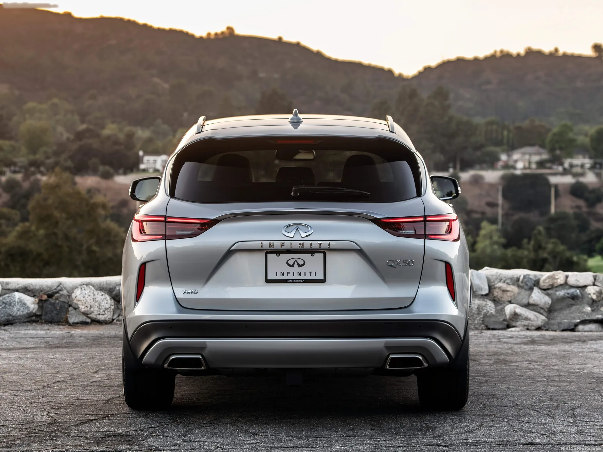 Infiniti QX50 (2021) – zezadu