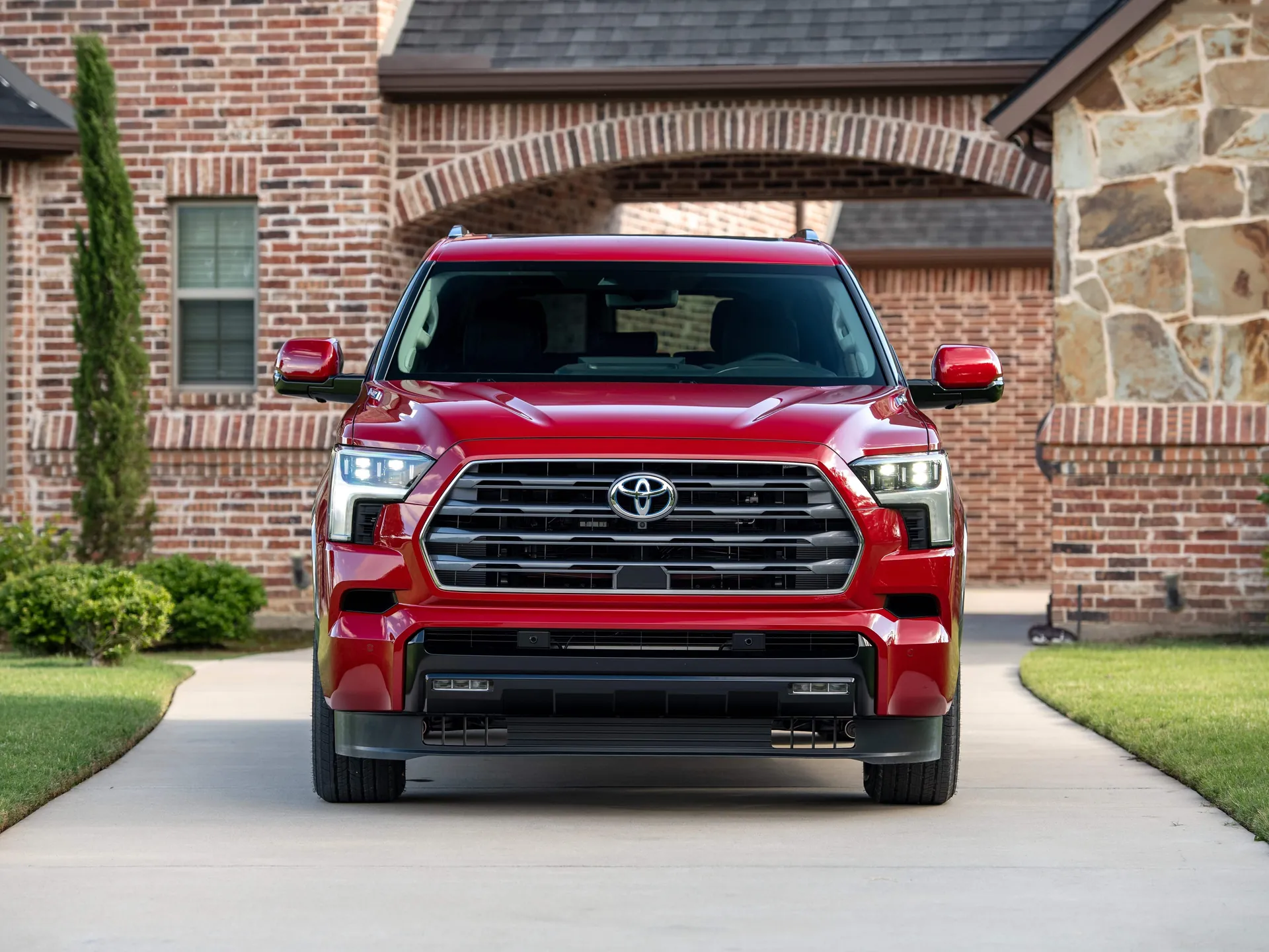 Toyota Sequoia (2023) - Front